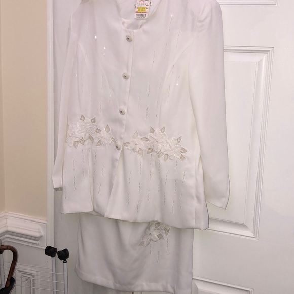 Beautiful skirt and jacket Are size 14.. - Picture 1 of 1